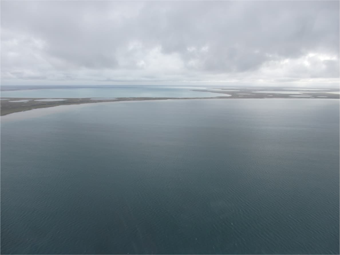 Волоковый участок на Ямальском водоразделе с высоты полёта вертолёта